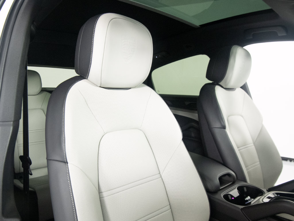 Certified 2026 Porsche Cayenne E-Hybrid Coupe AWD/4WD image 37