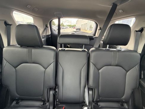 Certified 2023 Honda Pilot Touring image 21