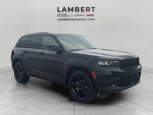 Used 2023 Jeep Grand Cherokee Altitude AWD/4WD image 7