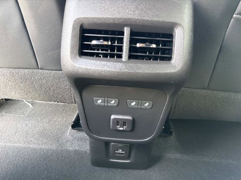 Used 2023 Chevrolet Equinox Premier FWD image 32