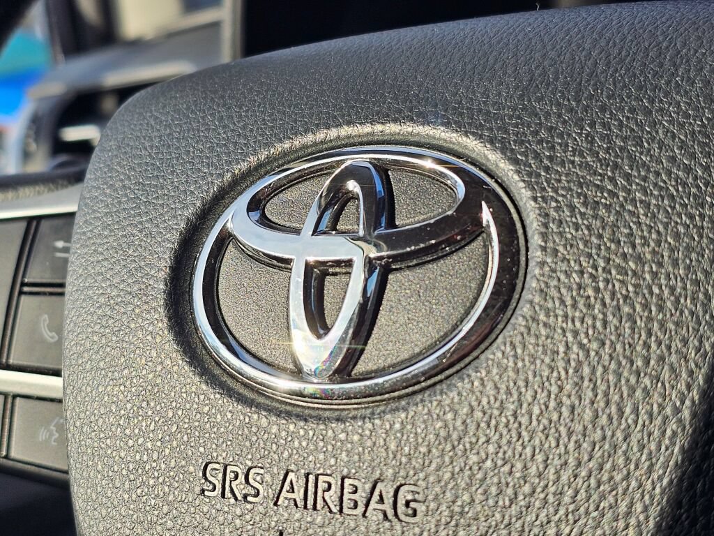 Used 2021 Toyota Sienna XLE FWD image 22