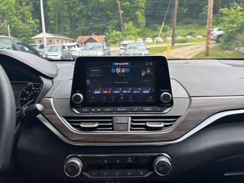 Used 2025 Nissan Altima 2.5 SV FWD image 20