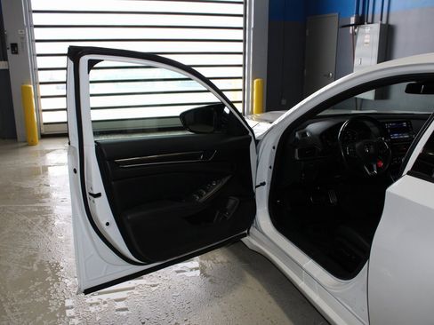 Used 2022 Honda Accord Sport image 7