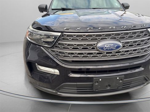 Used 2021 Ford Explorer XLT w/ Equipment Group 202A image 3