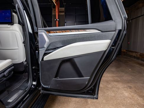 Used 2025 Cadillac Escalade Sport Platinum image 42