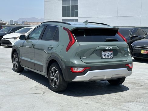 Used 2024 Kia Niro EX FWD image 4
