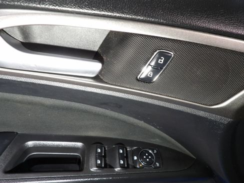 Used 2018 Ford Fusion SE w/ Fusion SE Technology Package FWD image 8