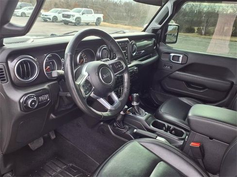 Used 2021 Jeep Wrangler Unlimited Sahara image 32