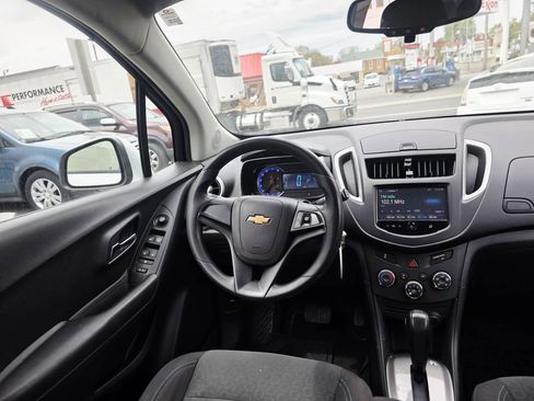 Used 2016 Chevrolet Trax LS AWD/4WD image 17
