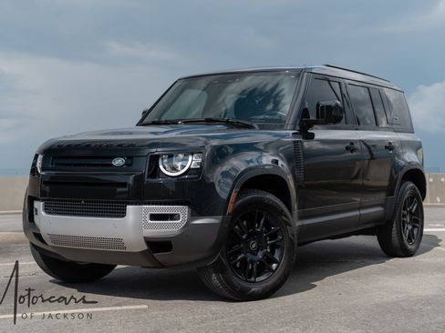 Used 2023 Land Rover Defender 110 S image 4