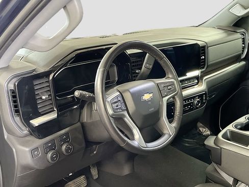Used 2022 Chevrolet Silverado 1500 LT AWD/4WD image 9