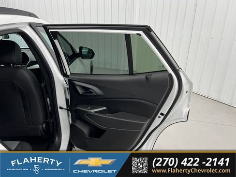 New 2026 Chevrolet Trax LT w/ LT Convenience Package FWD image 12