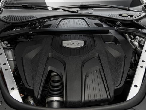 Certified 2020 Porsche Panamera image 39