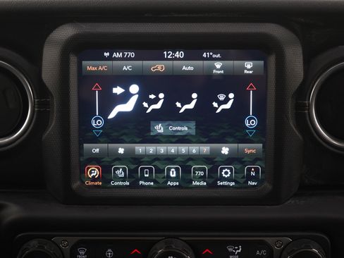 Used 2018 Jeep Wrangler Unlimited Sahara w/ Uconnect 4C Nav & Sound Group image 16