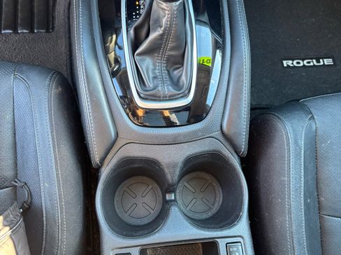 Used 2018 Nissan Rogue SL w/ Premium Package image 10