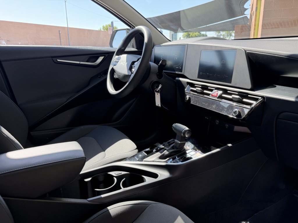 Used 2025 Kia Niro LX FWD image 36