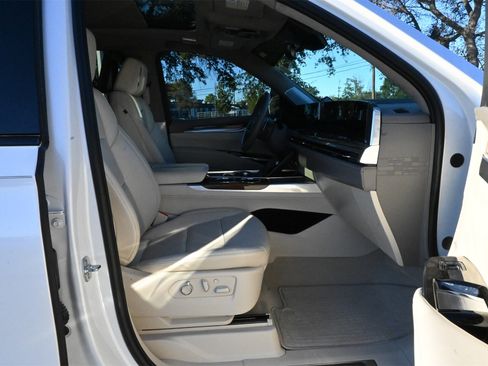 Certified 2025 Cadillac Escalade Sport Platinum image 27