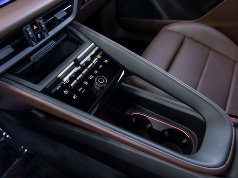 Certified 2026 Porsche Macan Electric RWD image 36