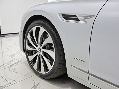 Used 2023 Bentley Flying Spur Azure image 11
