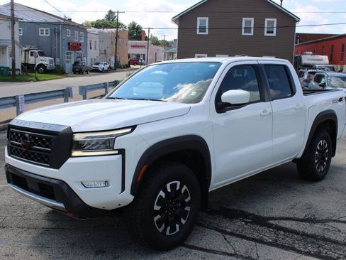 Certified 2022 Nissan Frontier PRO-4X w/ Technology Package AWD/4WD image 1