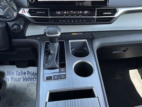 Certified 2025 Toyota Sienna XLE FWD image 28