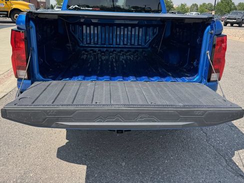 Used 2023 Chevrolet Colorado LT AWD/4WD image 9