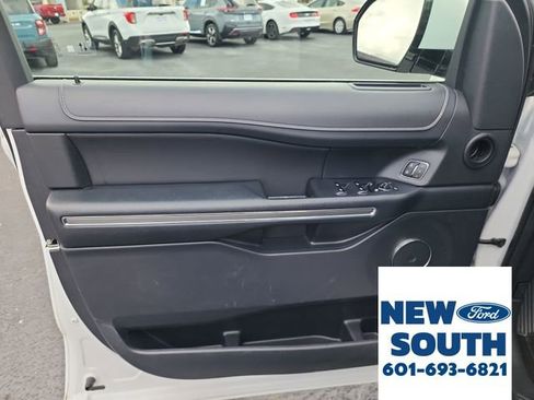 Used 2024 Ford Expedition XLT image 9