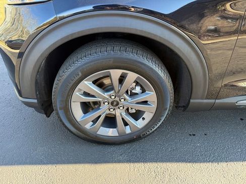 Used 2022 Ford Explorer XLT w/ Equipment Group 202A image 24