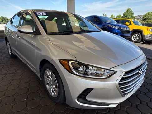 Used 2017 Hyundai Elantra SE w/ Cargo Package FWD image 4