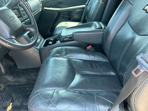 Used 2002 Chevrolet Avalanche 2500 w/ Convenience Pkg AWD/4WD image 34