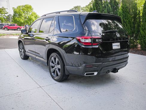 Used 2025 Honda Pilot Sport image 8