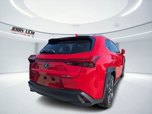 Used 2019 Lexus UX 200 w/ Premium Package image 3