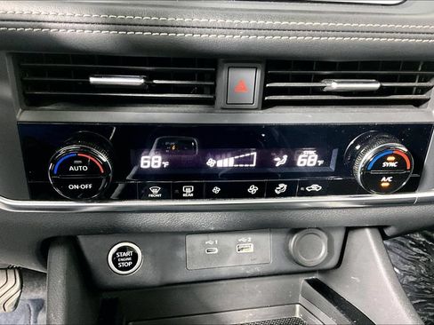Used 2023 Nissan Rogue SV AWD/4WD image 32