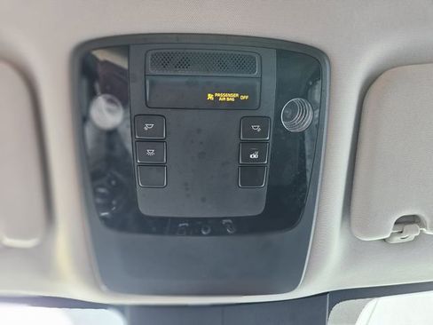 Used 2022 Kia Carnival LX image 28