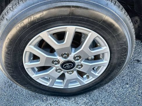 Used 2024 Toyota Tacoma SR5 AWD/4WD image 19