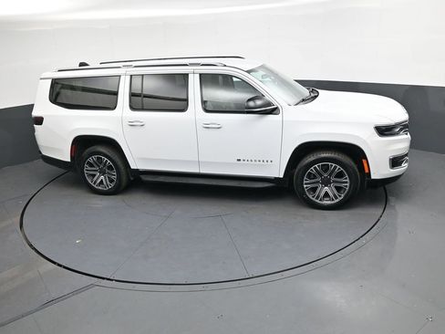 Used 2024 Jeep Wagoneer L Series II w/ Flexible Seating Group image 25