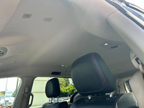 Used 2019 Chrysler Pacifica Touring-L FWD image 10