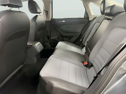 Used 2025 Volkswagen Jetta SE FWD image 13