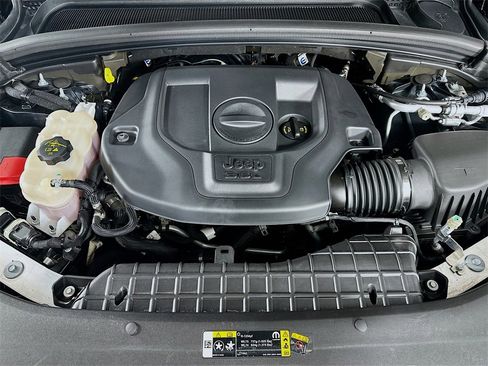 Used 2023 Jeep Grand Cherokee Overland w/ Luxury Tech Group IV image 32