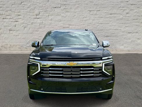 Used 2025 Chevrolet Suburban Premier AWD/4WD image 7