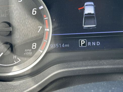 Used 2022 Nissan Titan SV w/ SV Convenience Package RWD image 13