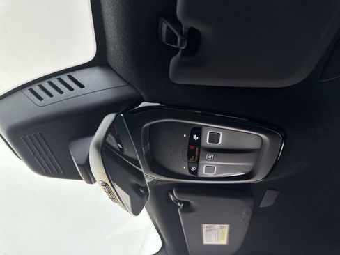 Used 2023 Volvo XC40 B5 Core image 19