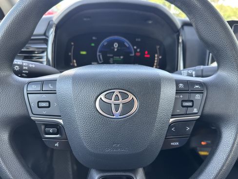 Used 2025 Toyota Camry LE FWD image 15