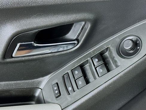 Used 2021 Chevrolet Trax LT w/ LT Convenience Package image 21