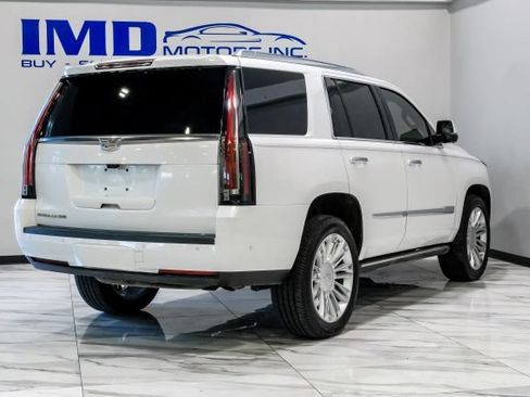 Used 2020 Cadillac Escalade Platinum RWD image 12