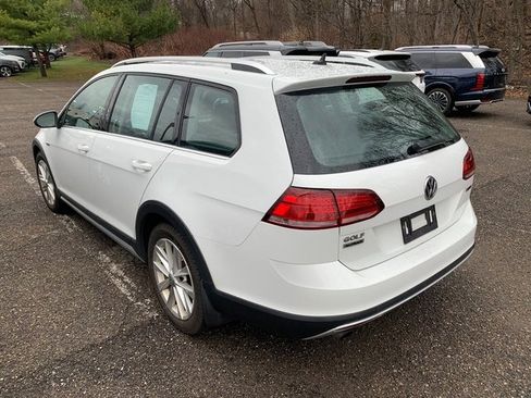 Used 2019 Volkswagen Golf Alltrack S image 2