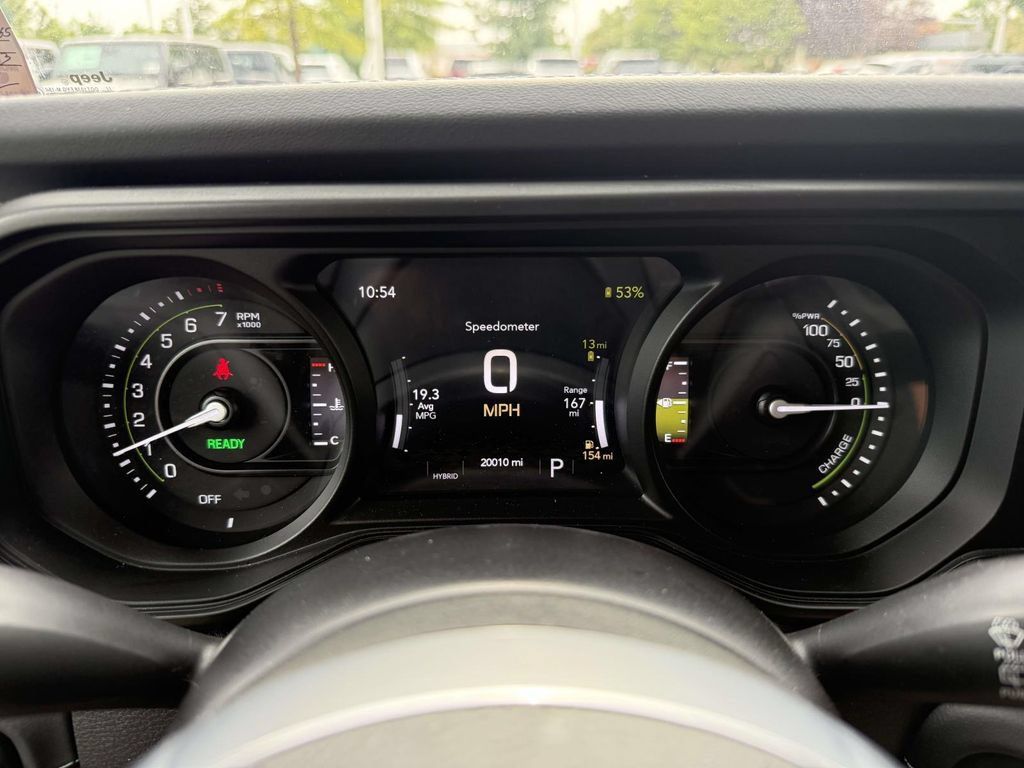 Used 2025 Jeep Wrangler Unlimited Sahara AWD/4WD image 25