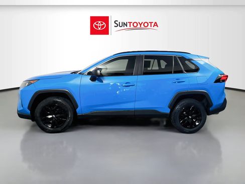 Used 2020 Toyota RAV4 LE FWD image 7