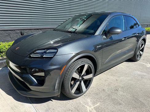 Used 2026 Porsche Macan 4 Electric AWD/4WD image 7