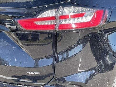 Used 2024 Ford Edge Titanium image 7